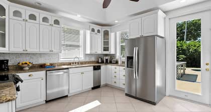 Spacious 5-Bedroom 3.5-Baths St. Pete Beach House with Pool 4mins from Beach!