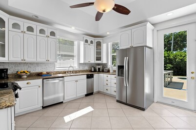 Spacious 5-Bedroom 3.5-Baths St. Pete Beach House with Pool 4mins from Beach!