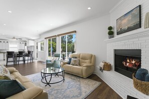 Smart TV, fireplace - Spacious 5-Bedroom 3.5-Baths St. Pete Beach House with Pool 4mins from Beach! (St. Petersburg)