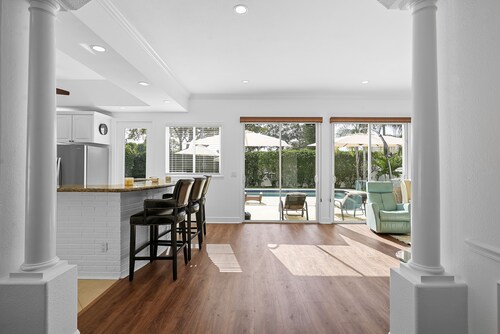 Spacious 5-Bedroom 3.5-Baths St. Pete Beach House with Pool 4mins from Beach!