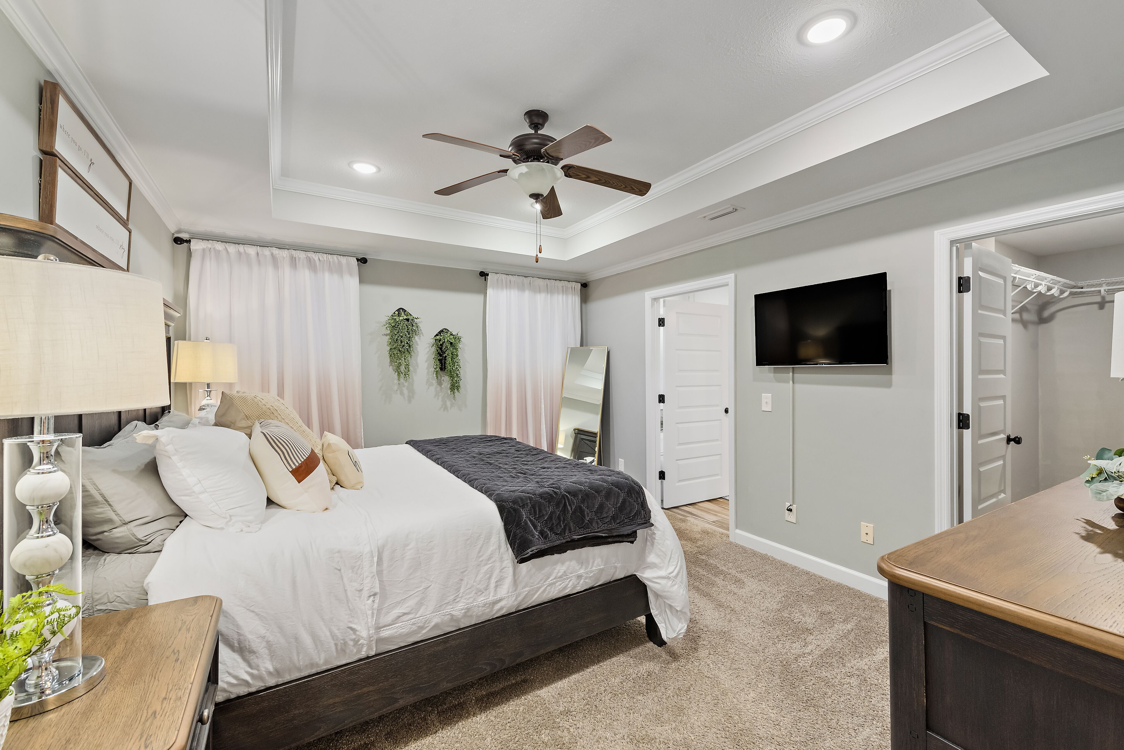 3 chambres, fer et planche à repasser, Wi-Fi, draps fournis