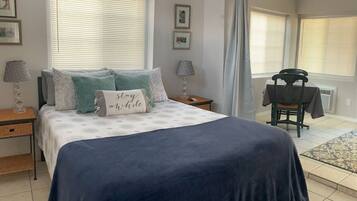 Schreibtisch, WLAN, Bettwäsche