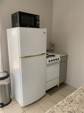 Frigorífic, microones, forn i placa de cuina