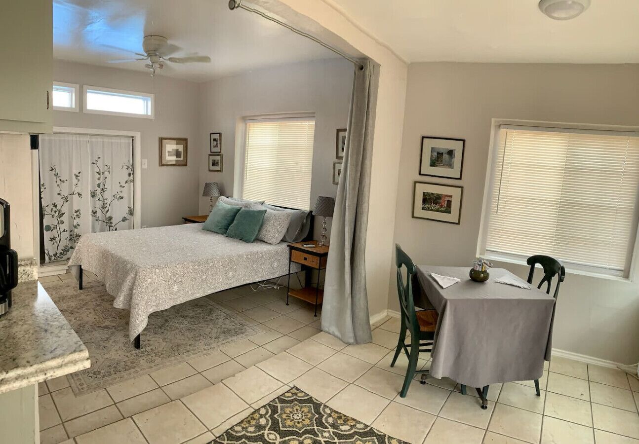 Desk, WiFi, bed sheets