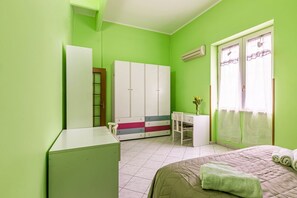 2 chambres, fer et planche à repasser, Wi-Fi, draps fournis