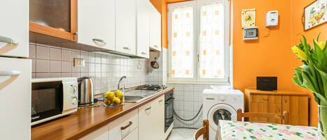 Microondas, horno y parrilla de estufa