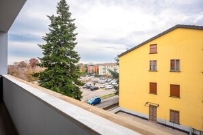 Property grounds - GuestHost - Comfortable apartment located on the second floor of a building without lift.In 60 m2 of space it comfortably accommodates two people, with one bedroom.There are internal stairs that are NOT accessible.Small building with a green space and am (Parma)