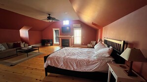 A bedroom with a bed, a ceiling fan, a fireplace, and a television. - Full House booking of a history building close to the Dunes (Chesterton)