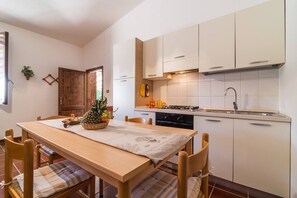 Kühlschrank, Ofen, Herdplatte