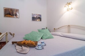 2 bedrooms, iron/ironing board, bed sheets