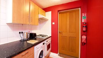 Køleskab, mikrobølgeovn, ovn, elkedel