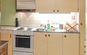 Geladeira, cooktop, cafeteira/chaleira