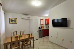 Dining - Holiday apartment with air conditioning (Medulin)