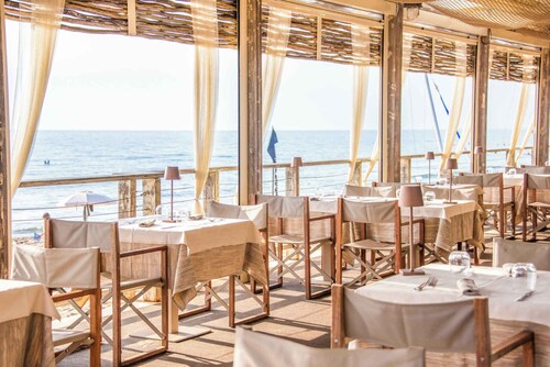 Villa with air conditioning, pool and terrace