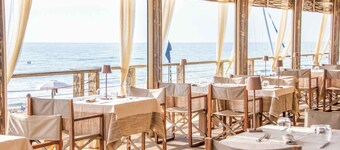 Villa with air conditioning, pool and terrace