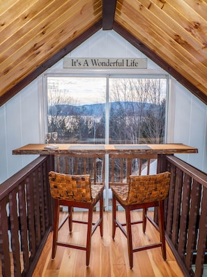 Interior - Private Home, King Bed, Beach Access, Fire Pit  (Bristol)