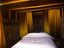 Ropa de cama de alta calidad, cubrecamas y muebles diferentes