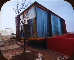 Ropa de cama de alta calidad, cubrecamas y muebles diferentes