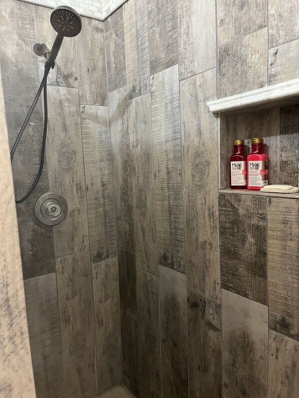 Shower, jetted tub, hair dryer, towels