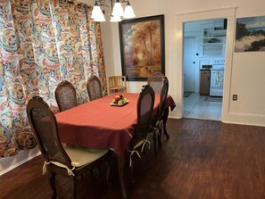 Dining - Great location near downtown Sarasota - 3/2 charming old FL house - 30 day min.  (Sarasota)