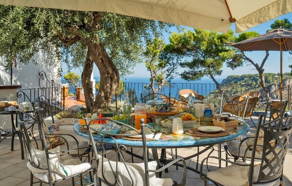 Outdoor dining - Lovely home in Anacapri (Anacapri)