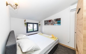 2 bedrooms, free WiFi, bed sheets