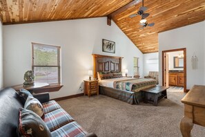 6 bedrooms, iron/ironing board, free WiFi, bed sheets - Beautiful Lakefront Retreat w/ Sloping Shoreline, Community Aminities & Free Attractions (Branson)