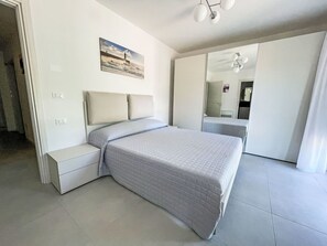 2 bedrooms, travel crib, free WiFi, bed sheets