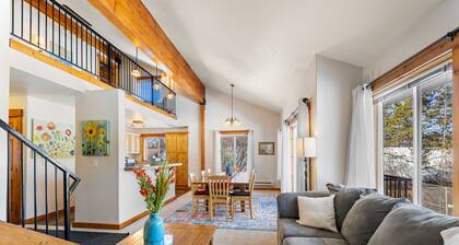 Double Take Condo - Aspen Village - Golf - Shared Pool, Hot tub, Sauna, Gym, Courts