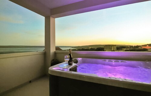 Nice apartment in Maslenica