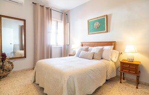 4 bedrooms, travel crib, free WiFi - 4 bedroom lovely apartment in Peñaflor (Peñaflor)