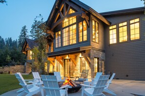 Terrace/patio - Stay Montana | Lion Mountain Luxury Escape (Whitefish)