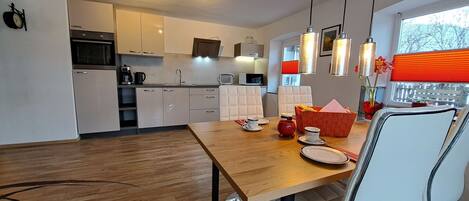 Réfrigérateur, micro-ondes, four, lave-vaisselle