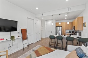 1 chambre, bureau, fer et planche à repasser, accès au Wi-Fi (inclus)