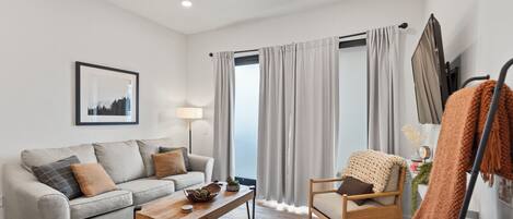 Smart TV, table tennis, books