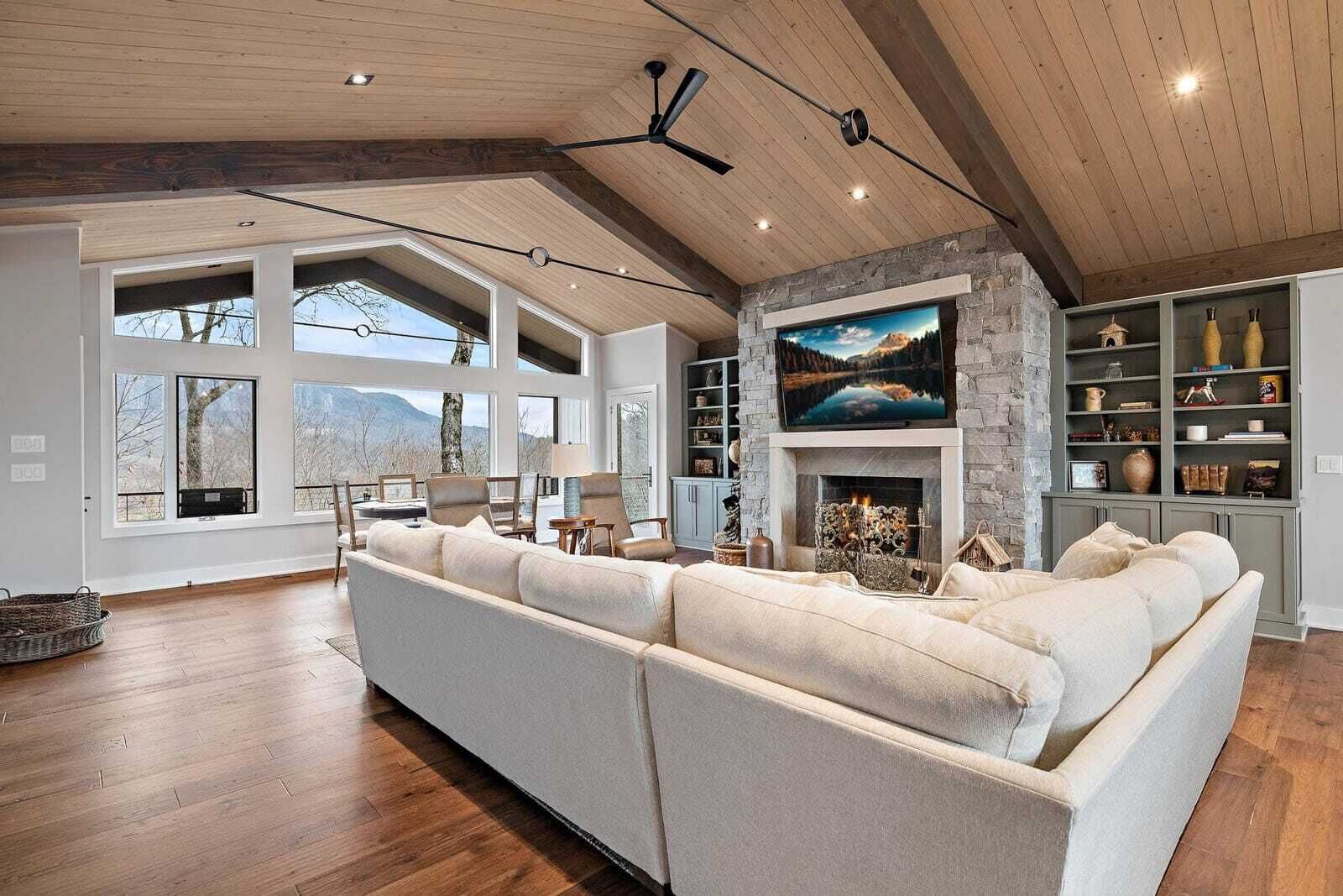 Newly Renovated Cabin with Incredible Views