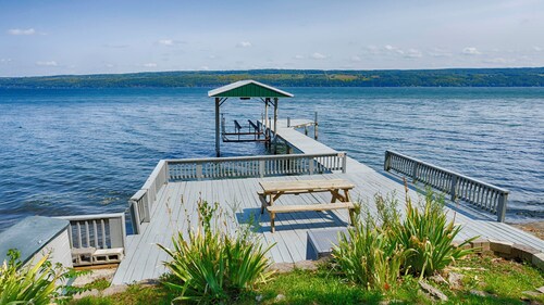 Stugan Seneca Lake House: Lake Front Retreat + Minutes from Wineries!