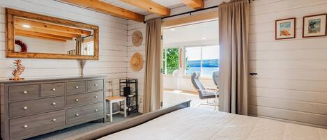 4 bedrooms, iron/ironing board, Internet, bed sheets