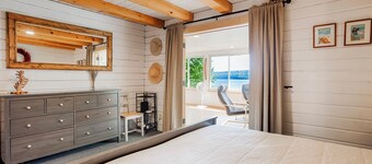Stugan Seneca Lake House: Lake Front Retreat + Minutes from Wineries!