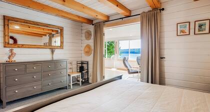 Stugan Seneca Lake House: Lake Front Retreat + Minutes from Wineries!