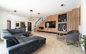 Smart-TV, fotballspill og bordtennis