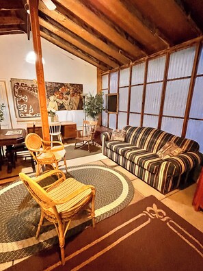 Kamin, Bücher, Musikbibliothek