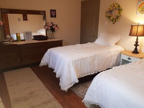 3 bedrooms, in-room safe, desk, iron/ironing board