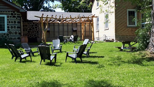 Family-Sized Cottage on Horse Sanctuary with Nature Trails and Lake Access.
