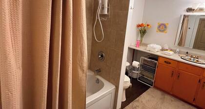 Private 76-Acre Rideau Lakes Retreat w/ Trails
