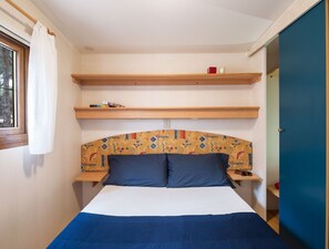 2 bedrooms, travel crib, free WiFi, bed sheets - Cosy apartment in villa for 4 guests with WIFI, A/C, pool, TV, terrace and pets allowed (Aglientu)