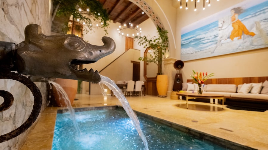 Luxury 5BR House W Jacuzzi & Pool