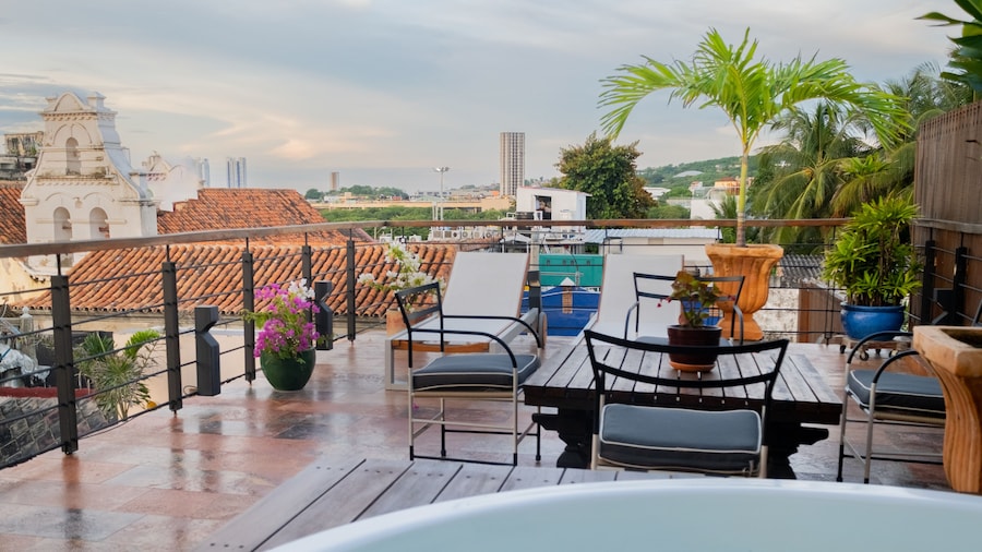 Luxury 5BR House W Jacuzzi & Pool