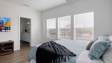 5 slaapkamers, een strijkplank/strijkijzer, wifi, beddengoed