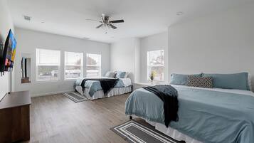 5 bedrooms, iron/ironing board, WiFi, bed sheets